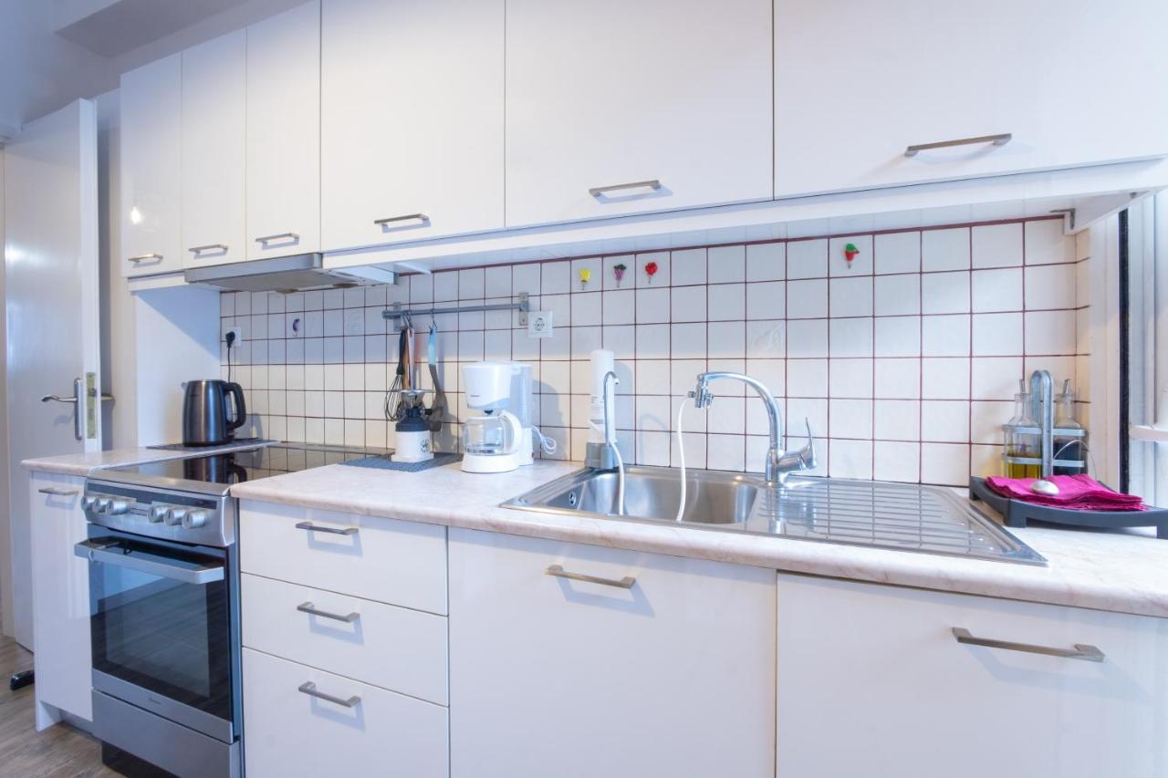 Apartment With Parking Near Medical Center أثينا المظهر الخارجي الصورة